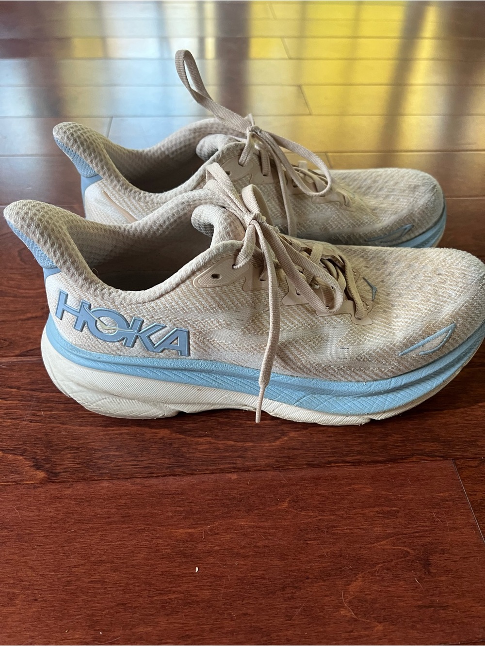 Hoka Clifton 9 Size 8 Women's Running Shoe in Beige with Light Blue Accents - Picture 4 of 7